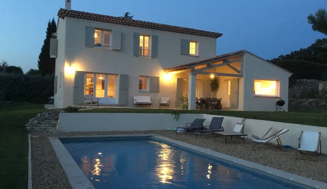 Beautiful contemporary farmhouse in Provence with swimming pool