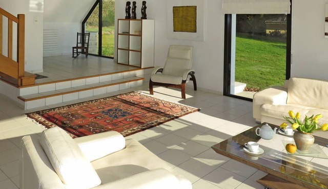 Beautiful contemporary villa on large garden in Sainte Marine.