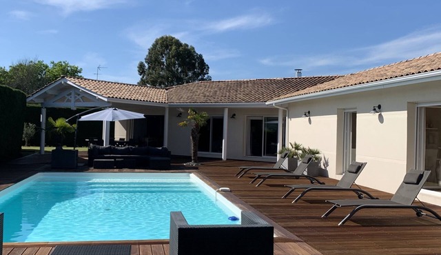 Beautiful Contemporary Villa Between Bordeaux and Arcachon Bay