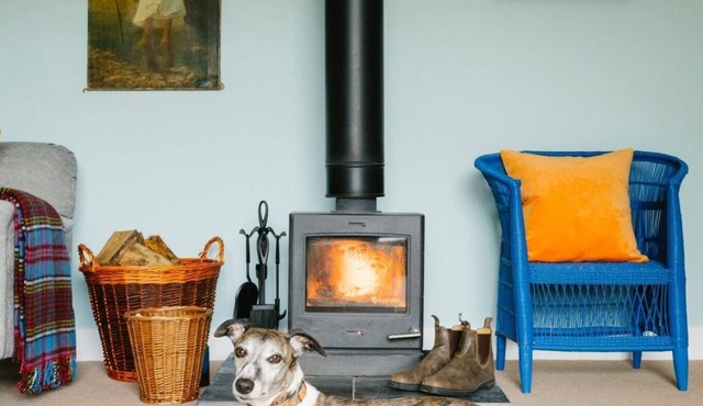 Beautiful converted countryside two-bedroom house blending rustic charm with modern comfort. Sleeps 4 with a wood fired hot tub.