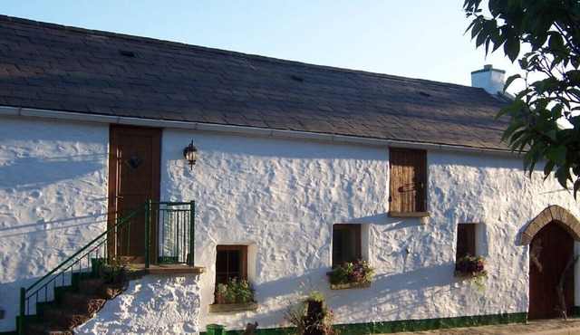 Beautiful converted stone barn, huge open fire, panoramic view of countryside