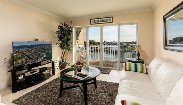 Beautiful corner Treasure Island Walk to Beach 2/2 - Available now!