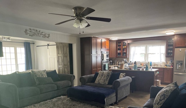 Beautiful Corner Home in Town Mins from UA