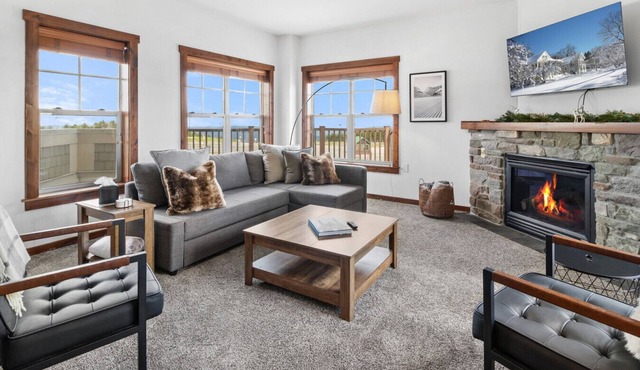 Beautiful Corner Unit Wraparound Balcony Underground Parking