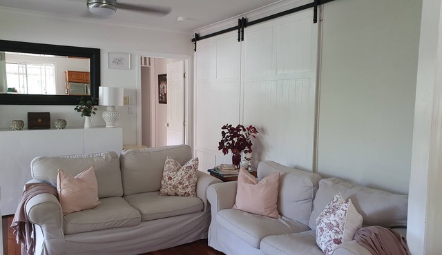 Beautiful cosy country home and separate cottage between Gold Coast and Brisbane