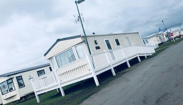 Beautiful cosy 2-Bed Caravan in Clacton-on-Sea