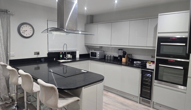 Beautiful &Cosy. Home Sweet Home FOR FAMILY OR WORK GROUP-SITTINGOURNE. KENT