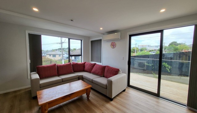 Beautiful cosy home, close to Airport