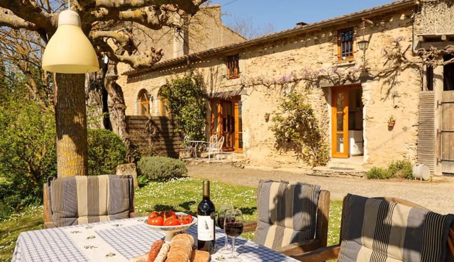 Beautiful cottage for 4, with shared pool near Carcassonne