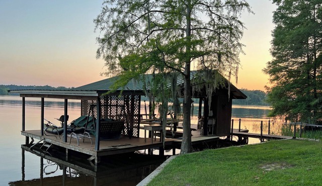 Beautiful Cotile Lake home - fishing, kayak, boating and relaxation at its best!