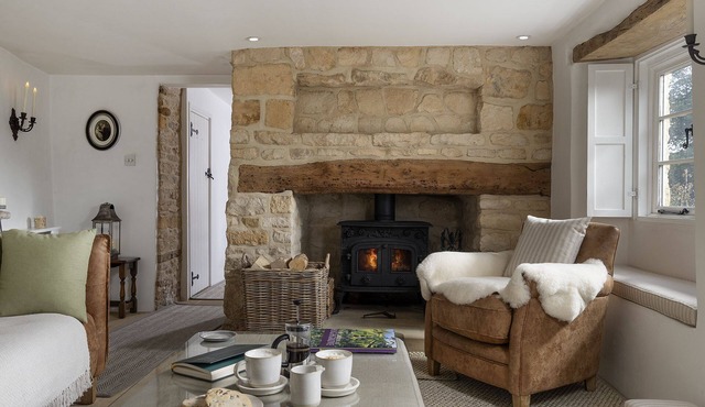 Beautiful Cotswold cottage - Honeysuckle Cottage, Broadwell