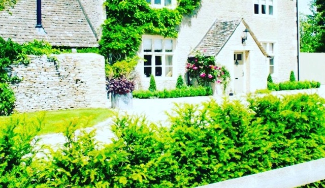 Beautiful Cotswold Farmhouse With Private Garden