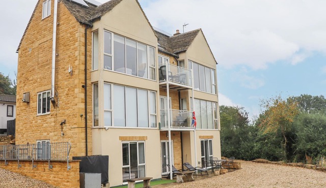 BEAUTIFUL COTSWOLD VIEW in Bourton-On-The-Water