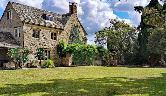Beautiful Cotswolds farm house with period features and a beautiful garden.