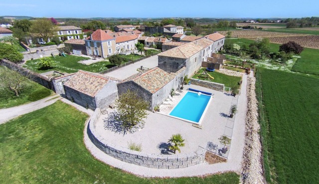 Beautiful * cottage in a rural hamlet, private garden, heated swimming pool.