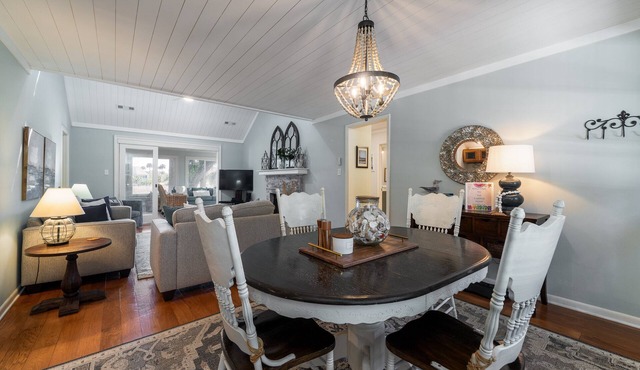 Beautiful Cottage! Extra Full Bath! Golf Views! Amenity access included