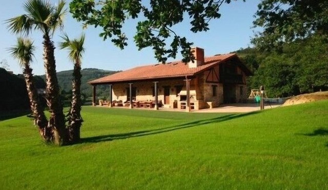BEAUTIFUL COTTAGE BY THE RIVER, CLOSE TO BILBAO AND THE BEACH