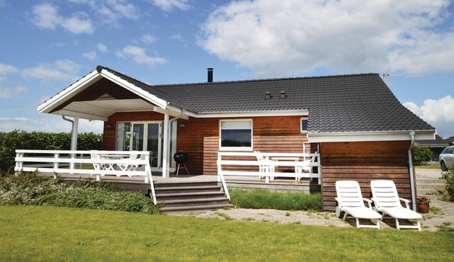 Beautiful cottage, comfortably furnished and equipped with, among other things, a fireplace stove, w