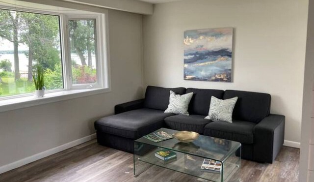 Beautiful Cottage directly on Lake Simcoe