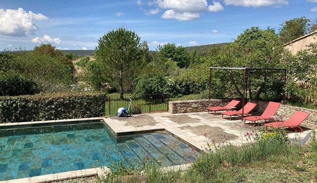 Beautiful cottage in the heart of Provence with swimming pool