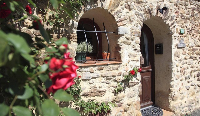 Beautiful cottage in a peaceful village known for its stunning walks and wine.
