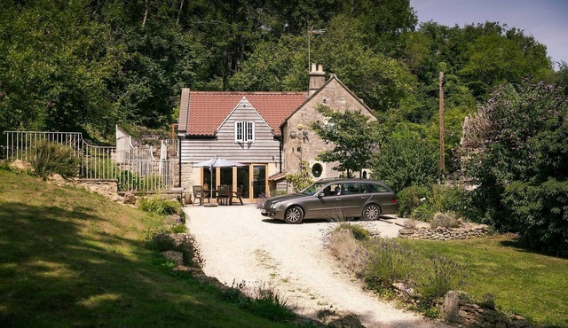 Beautiful cottage in countryside near Bath