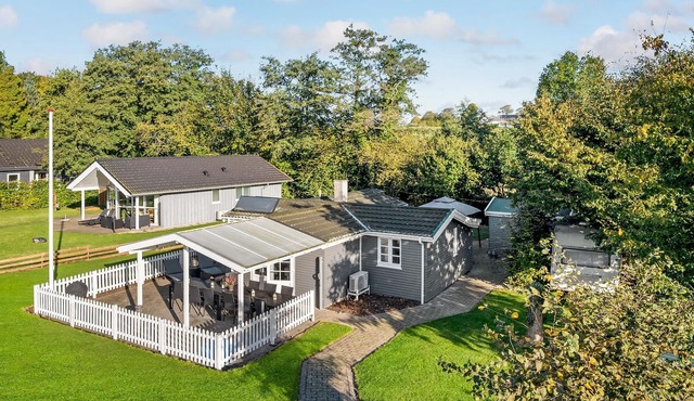 Beautiful cottage in the countryside and near the beach