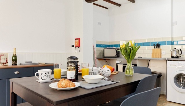 Beautiful cottage in rural escape, No Deposit