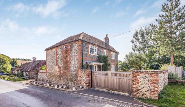 Beautiful Cottage In South Downs - Pass the Keys