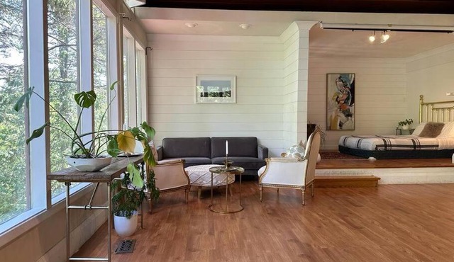 Beautiful Cottage in The city!