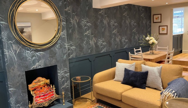 Beautiful Cottage in the heart of Deal Excellent & quiet Location. Sunny Garden