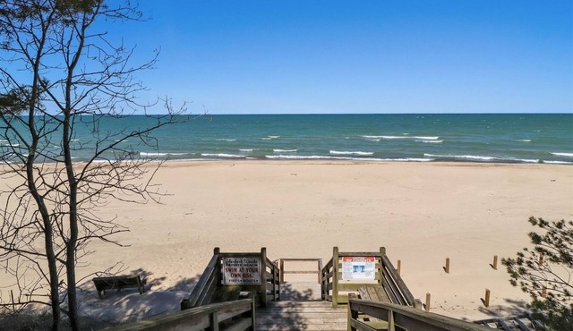 Beautiful Cottage in the heart of Harbor Country, just a short walk to the beach