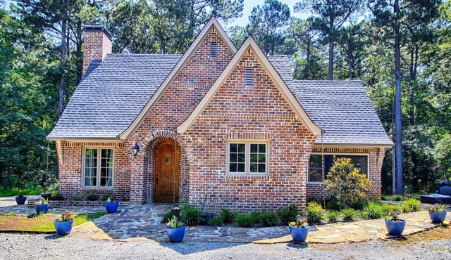 Beautiful Cottage in the Woods
