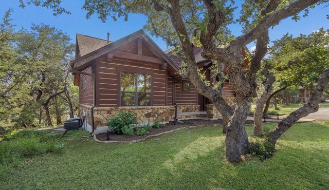 Beautiful Cottage in Hollows Resort - Pools, Restaurant, Fitness, Pickle Ball, Hill Country Views