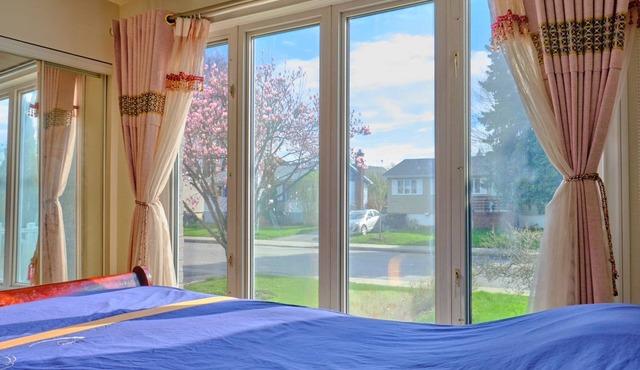 Beautiful cottage near river close to montreal