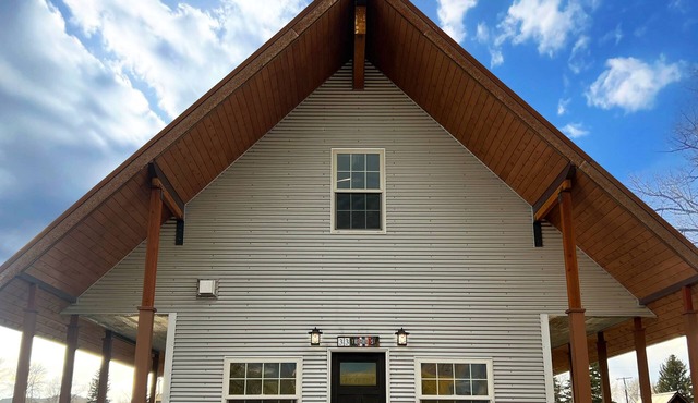 Beautiful Cottage Next Door to Bozeman Hot Springs - Welcome to Wee Tiny Town!