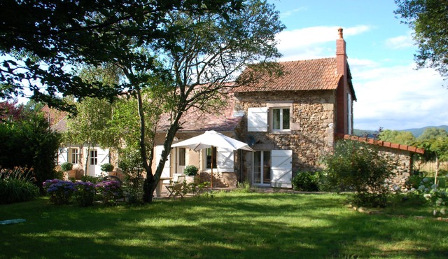 Beautiful Cottage on 2 ha of land