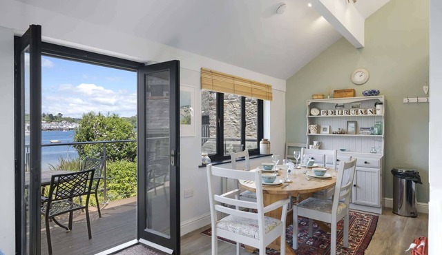 Beautiful Cottage on the Water Front, Polruan