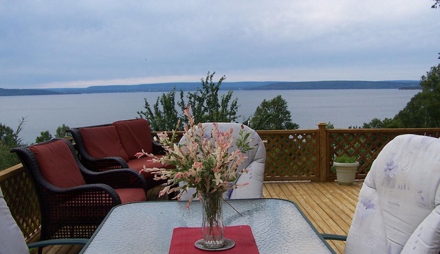 Beautiful Cottage Overlooking the Bras D'or Lakes