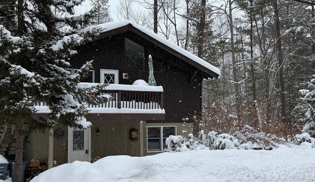 Beautiful Cottage right by Silver Lake Beach