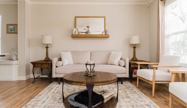 Beautiful Cottage-Style Home Minutes From Downtown Charleston!