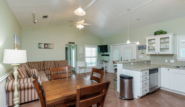 Beautiful Cottage w/ King Bed, Allocated Parking, Pool & Private Patio!