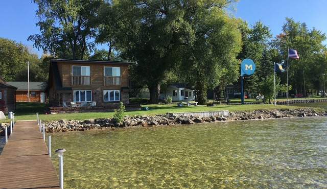 Beautiful Cottage on Mullett Lake