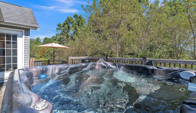 Beautiful cottage with a lake view!
