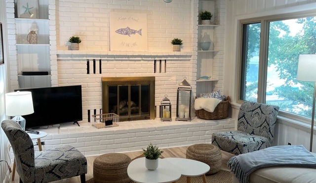 Beautiful cottage on the laken2 bedroom, 1 bath, sleeps 7-8