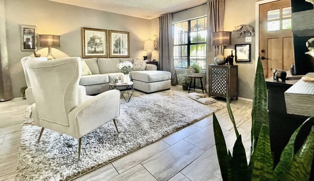 Beautiful cottage within walking distance to G’town Square and San Gabriel Park!