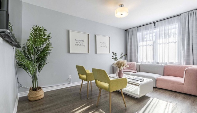 Beautiful Cottage within Walking Distance to the Metro and Free Parking