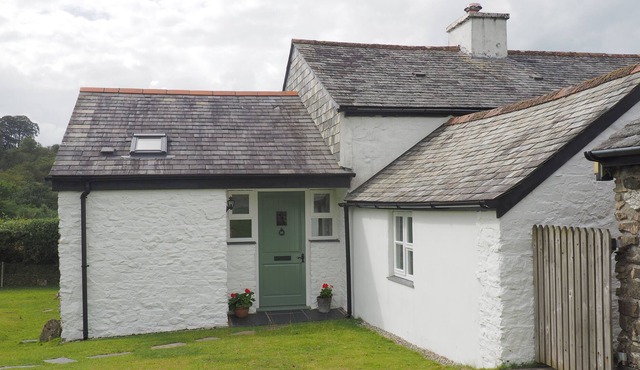 Beautiful Cottage with Private Garden and access to open moorland