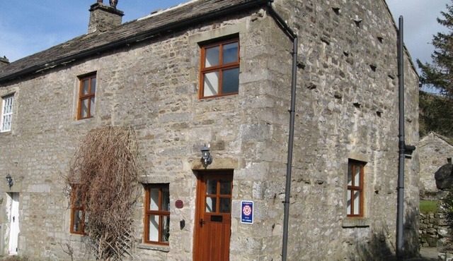 Beautiful cottage with large garden in heart of Yorkshire Dales. Pets welcome