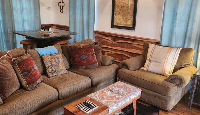 Beautiful cottage with large deck and lakefront access.